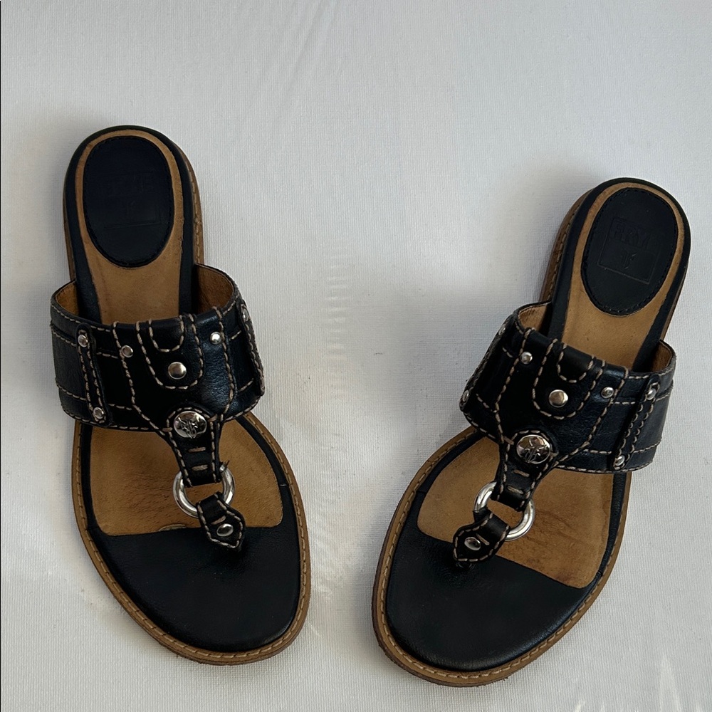 FRYE Black Leather Holly Thong Women's Sandals